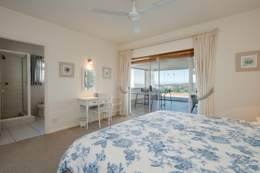 5 Bedroom Property for Sale in Signal Hill Western Cape